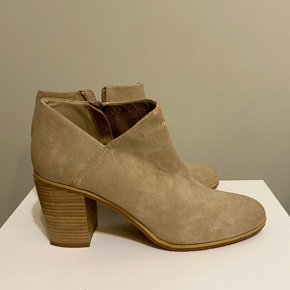 Cut-Out Block Heel Suede Booties - Picture 3 of 6